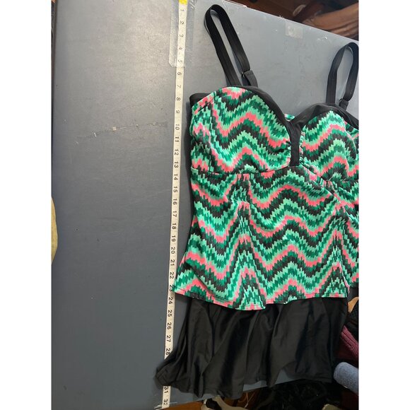 CATHERINES Plus One Piece Swimsuit SZ 24W Chevron Beach Resort Vacation Tropical - Picture 2 of 9